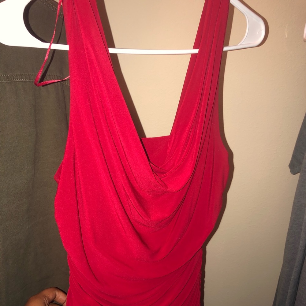 Pretty red dress !